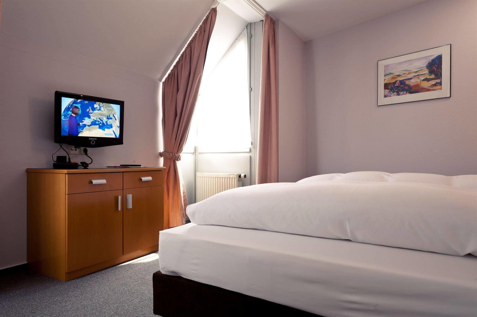Akzent Hotel Torgauer Hof Sindelfingen Exteriér fotografie